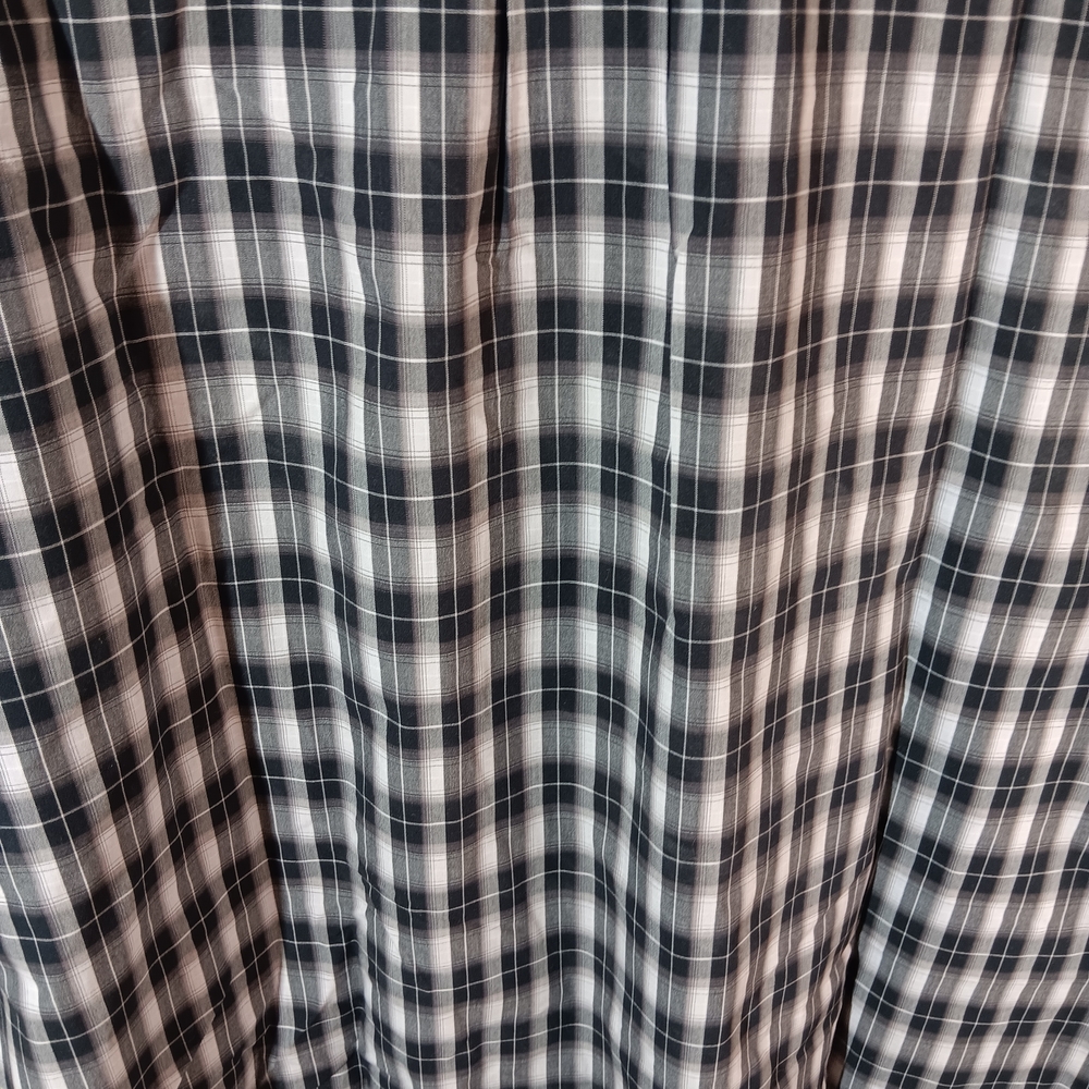 Classic🪞 Black and White Plaid Button-Down Shirt - Picture 5 of 6